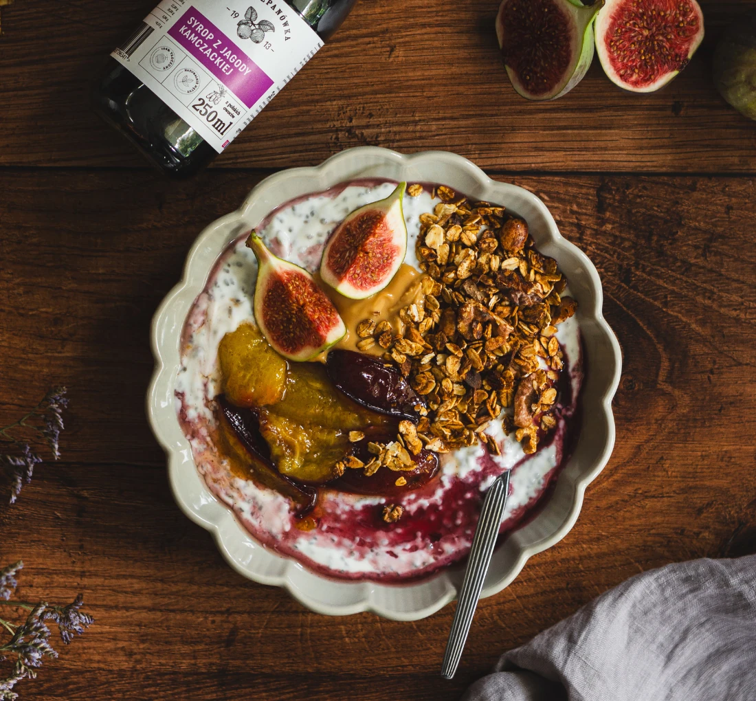 Pudding chia z syropem z jagody kamczackiej – przepis